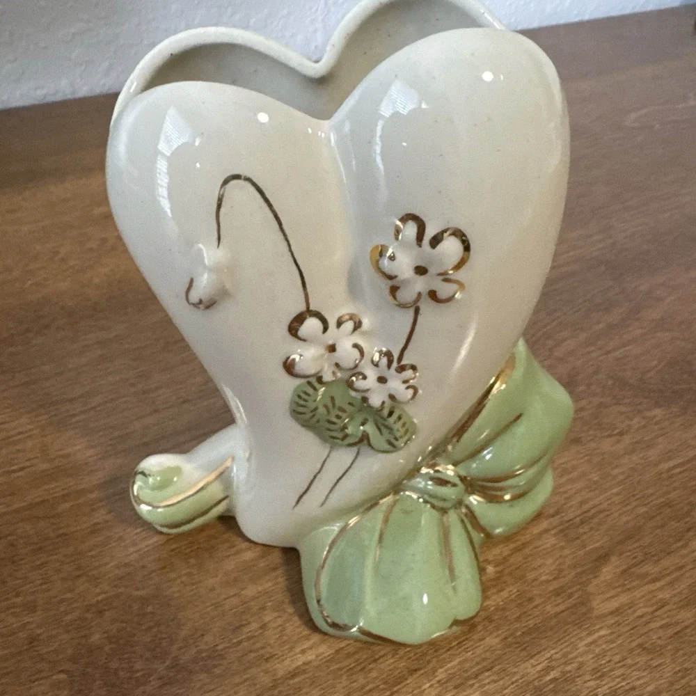 MCM Heart Shaped Planter USA Pottery 1950 Green And Gold‎ Bow